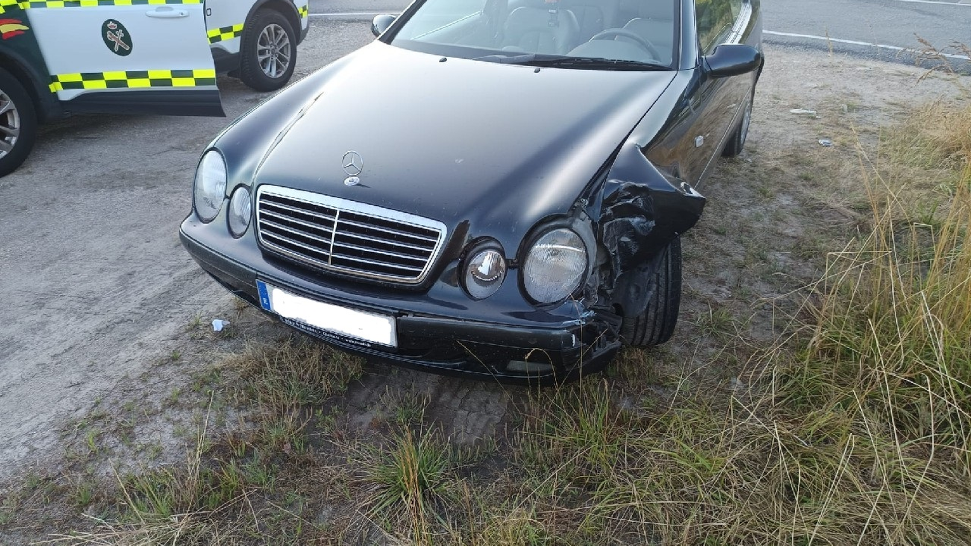 Estado del vehículo accidentado en la autovía Estado del vehículo accidentado en la autovía