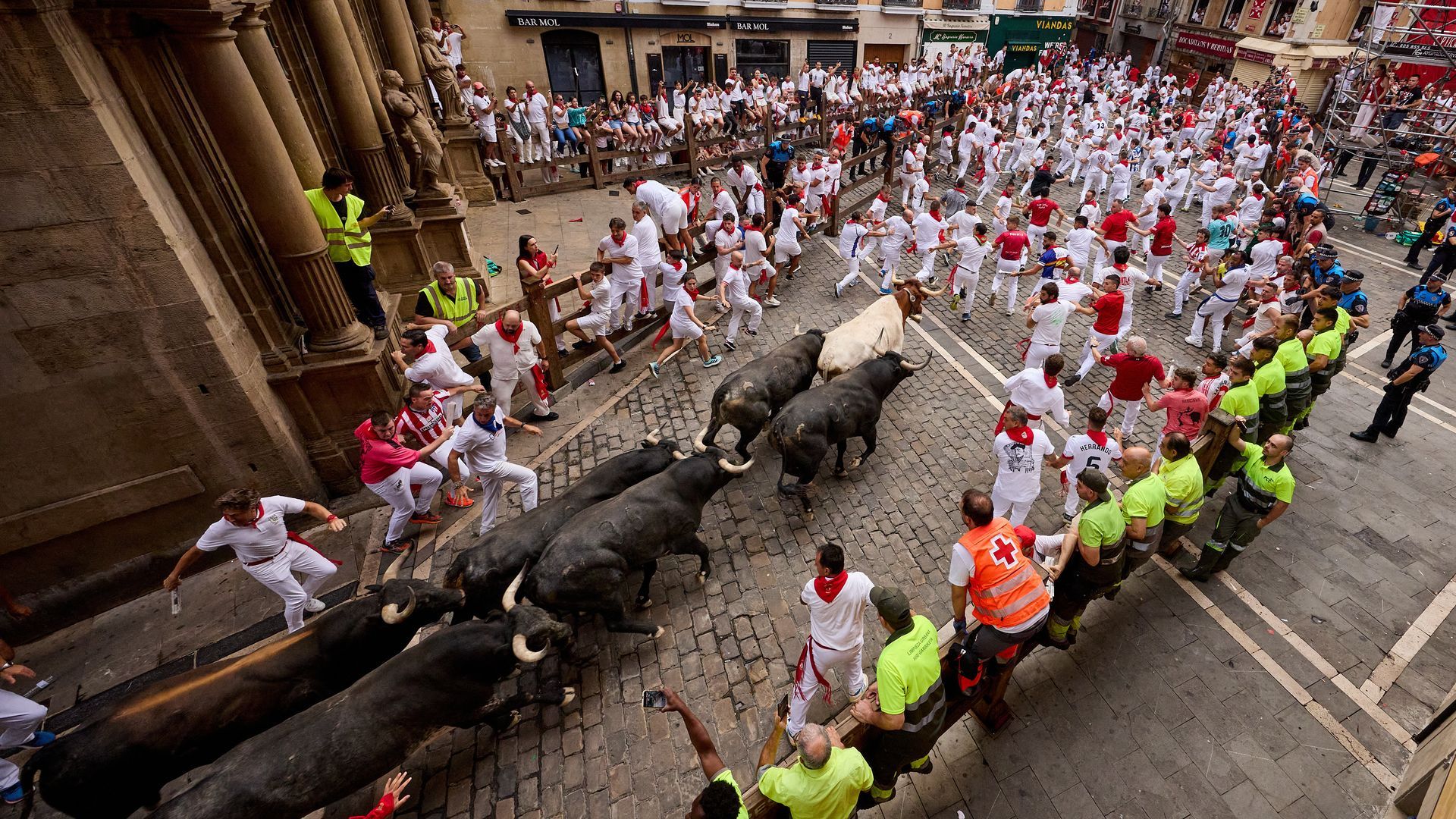 EuropaPress_7661329_13_july_2026_spain_pamplona_people_take_part_in_the_seventh_bull_run_of_the EuropaPress_7661329_13_july_2026_spain_pamplona_people_take_part_in_the_seventh_bull_run_of_the