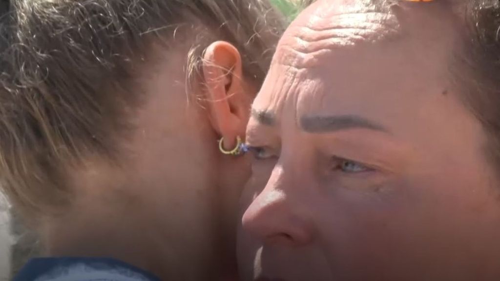 La desoladora vuelta a casa en Almería tras el incendio, entre el trauma y el miedo: "Rogué a Dios en la piscina, me faltó poco"