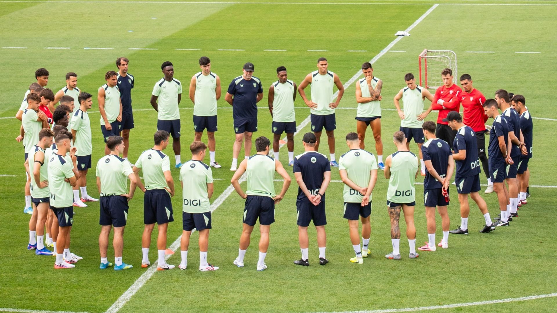 La plantilla del Athletic Club, en un entrenamiento La plantilla del Athletic Club, en un entrenamiento
