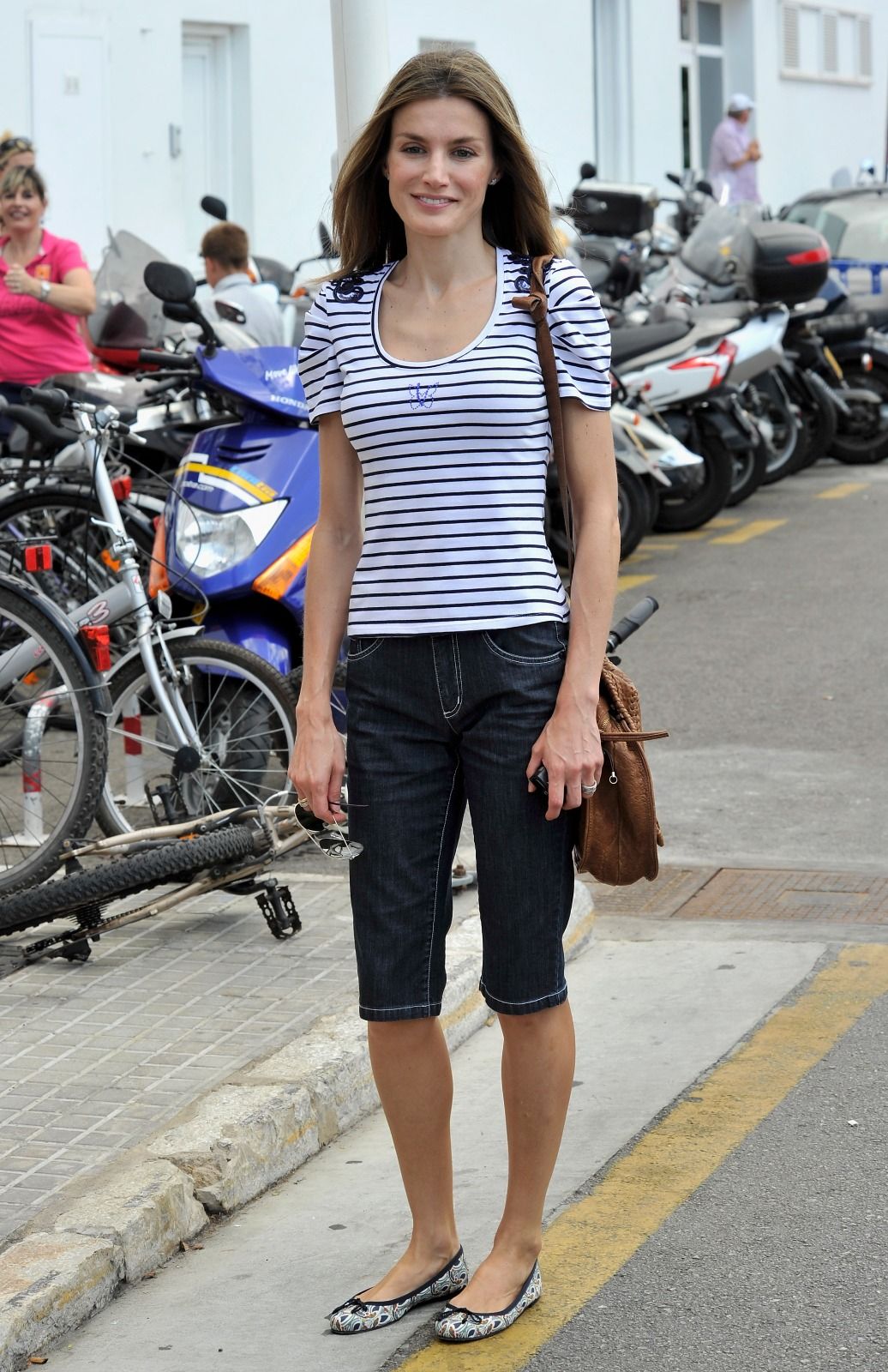 La reina Letizia, con pantalones capri en 2010