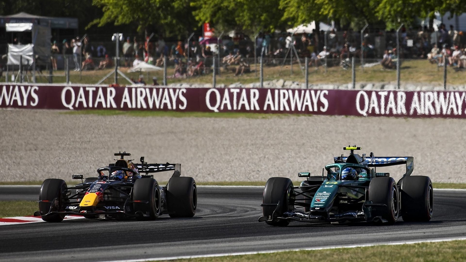 Max Verstappen y Fernando Alonso durante el Gran Premio de Cataluña esta temporada