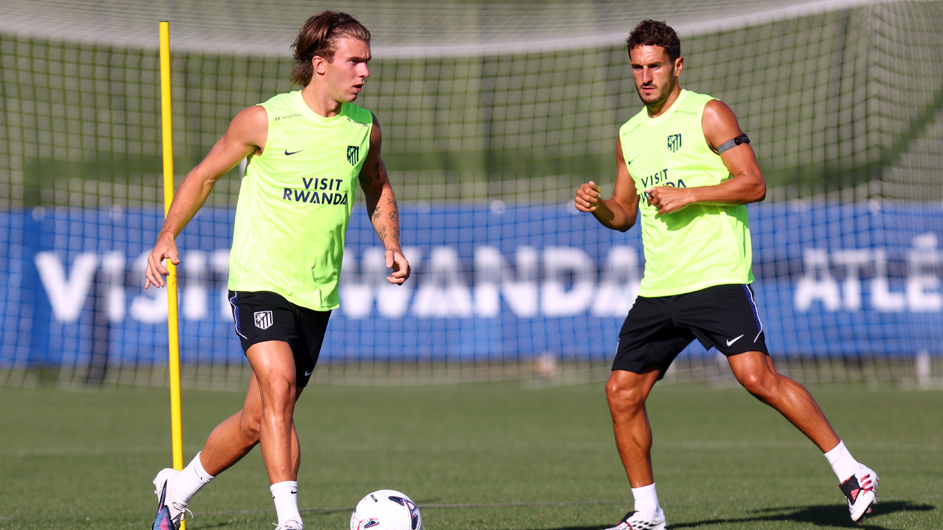 Pablo Barrios y Koke Resurrección, en una sesión del Atlético