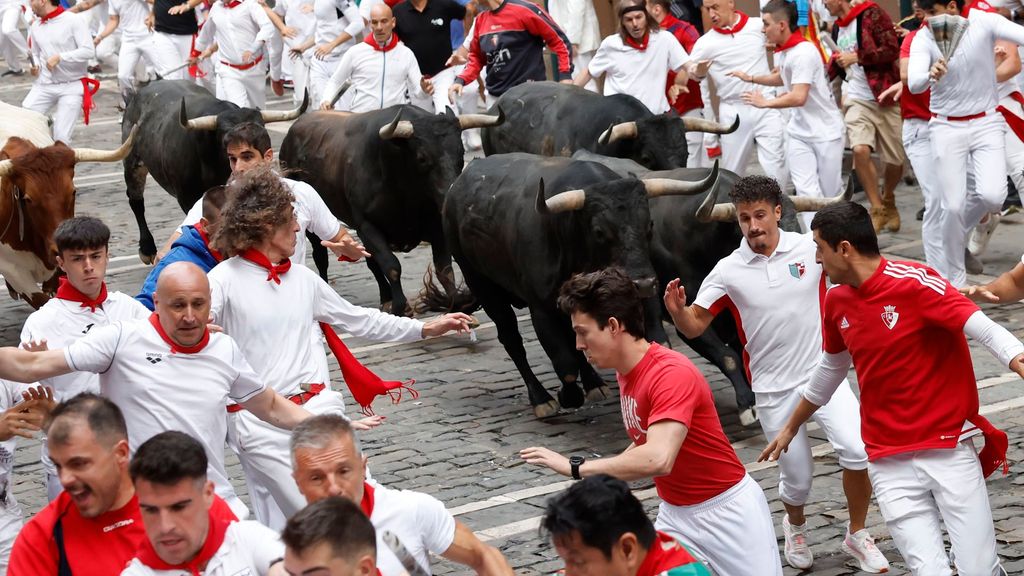 El penúltimo encierro de los Sanfermines 2026, íntegro: los toros de Miura dejan una carrera peligrosa con ocho contusionados