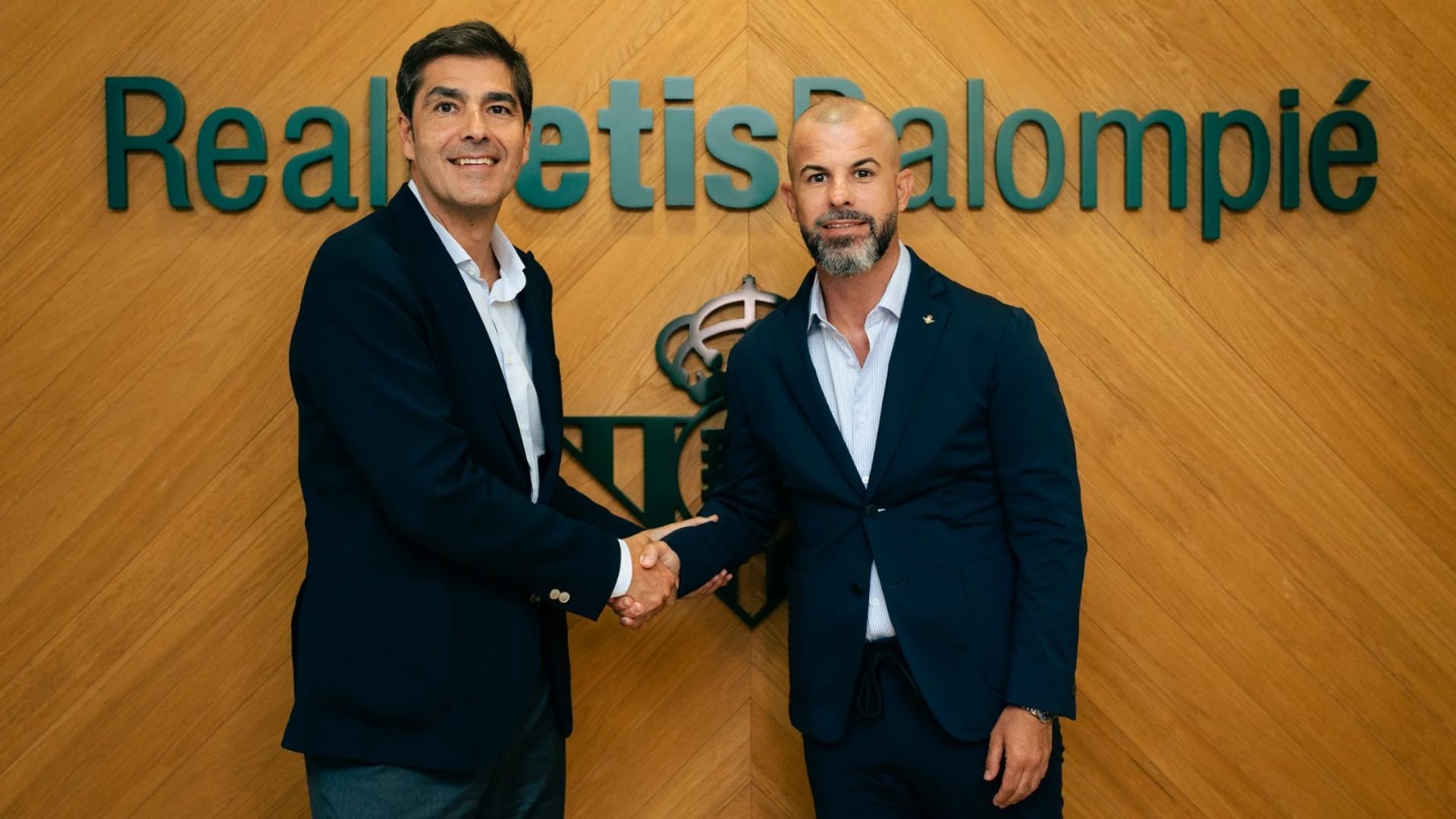 Ángel Haro y Manu Fajardo, tras firmar su renovación Ángel Haro y Manu Fajardo, tras firmar su renovación