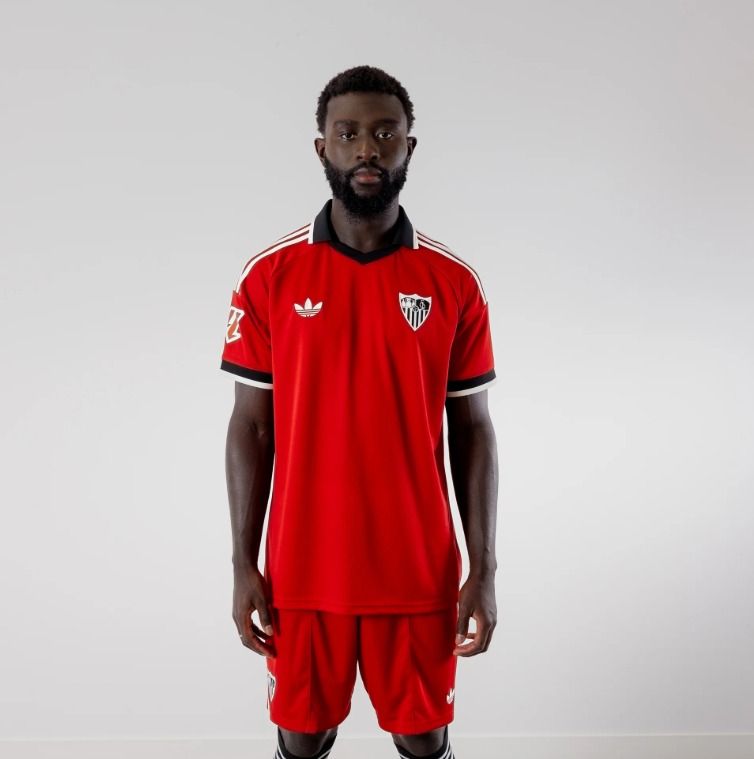 Arouna Sangante, con la nueva camiseta