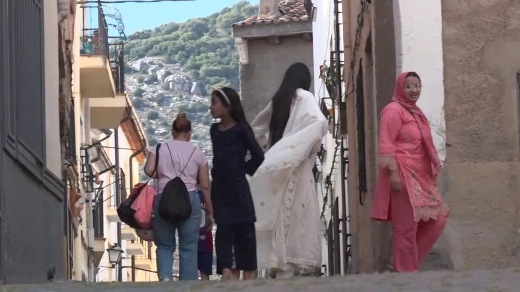Cañete, el pueblo de la serranía de Cuenca deja de estar despoblado ofreciendo casa y trabajo: "No te haces rico, pero tienes calidad de vida"