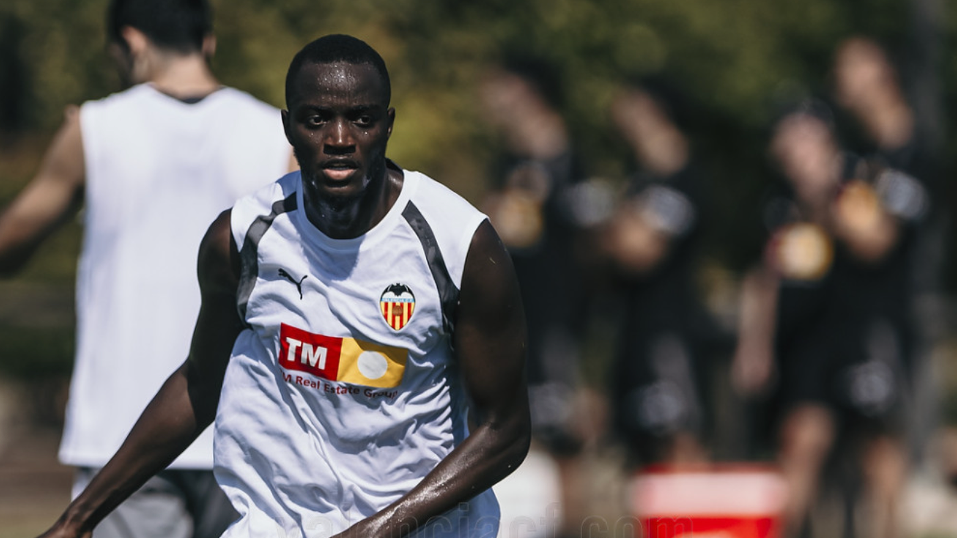 Diakhaby entrenando en Girona