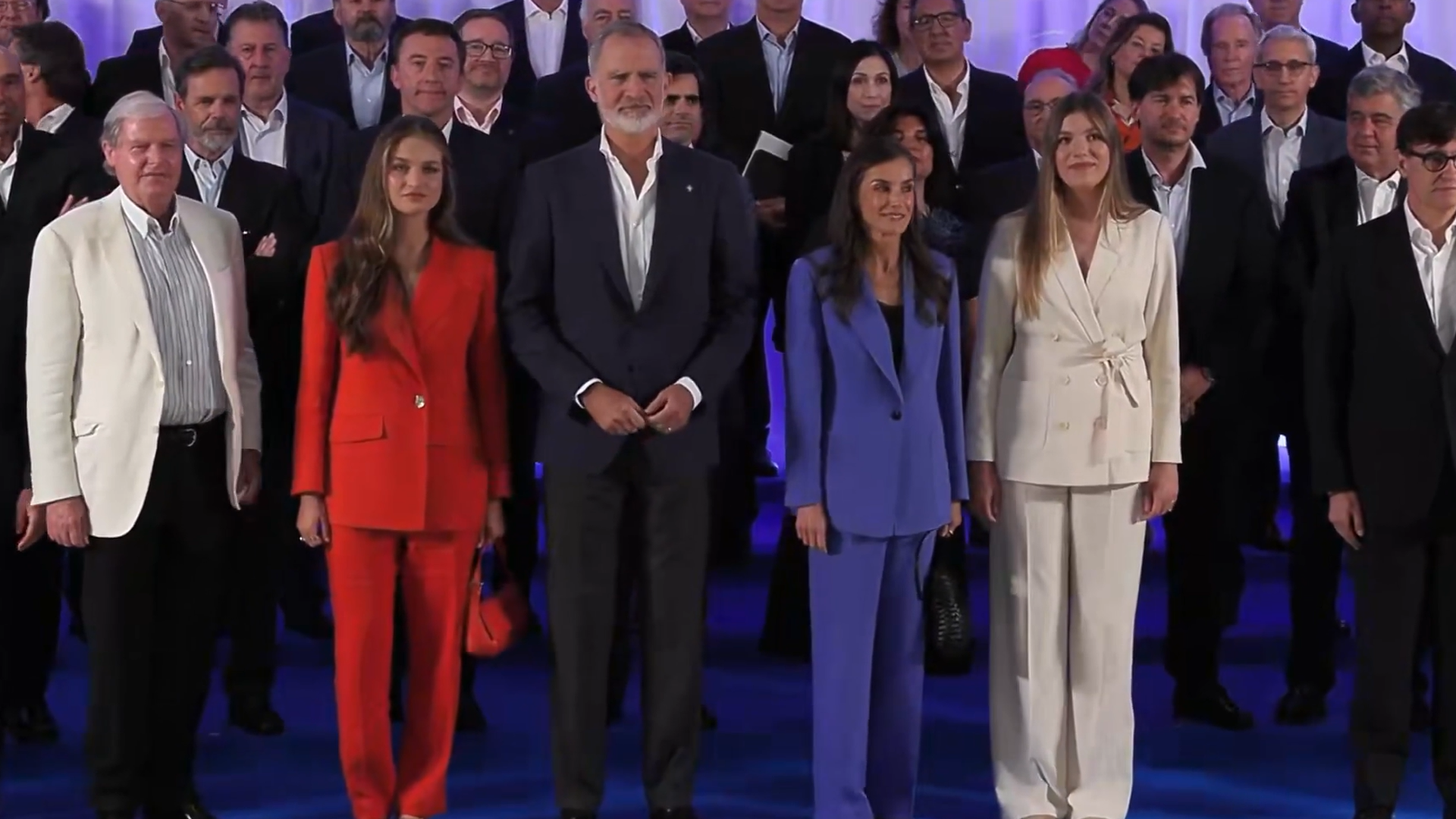 El descuido de protocolo de la familia real: los looks de Letizia, Leonor y Sofía representan la bandera de Francia horas antes de la semifinal