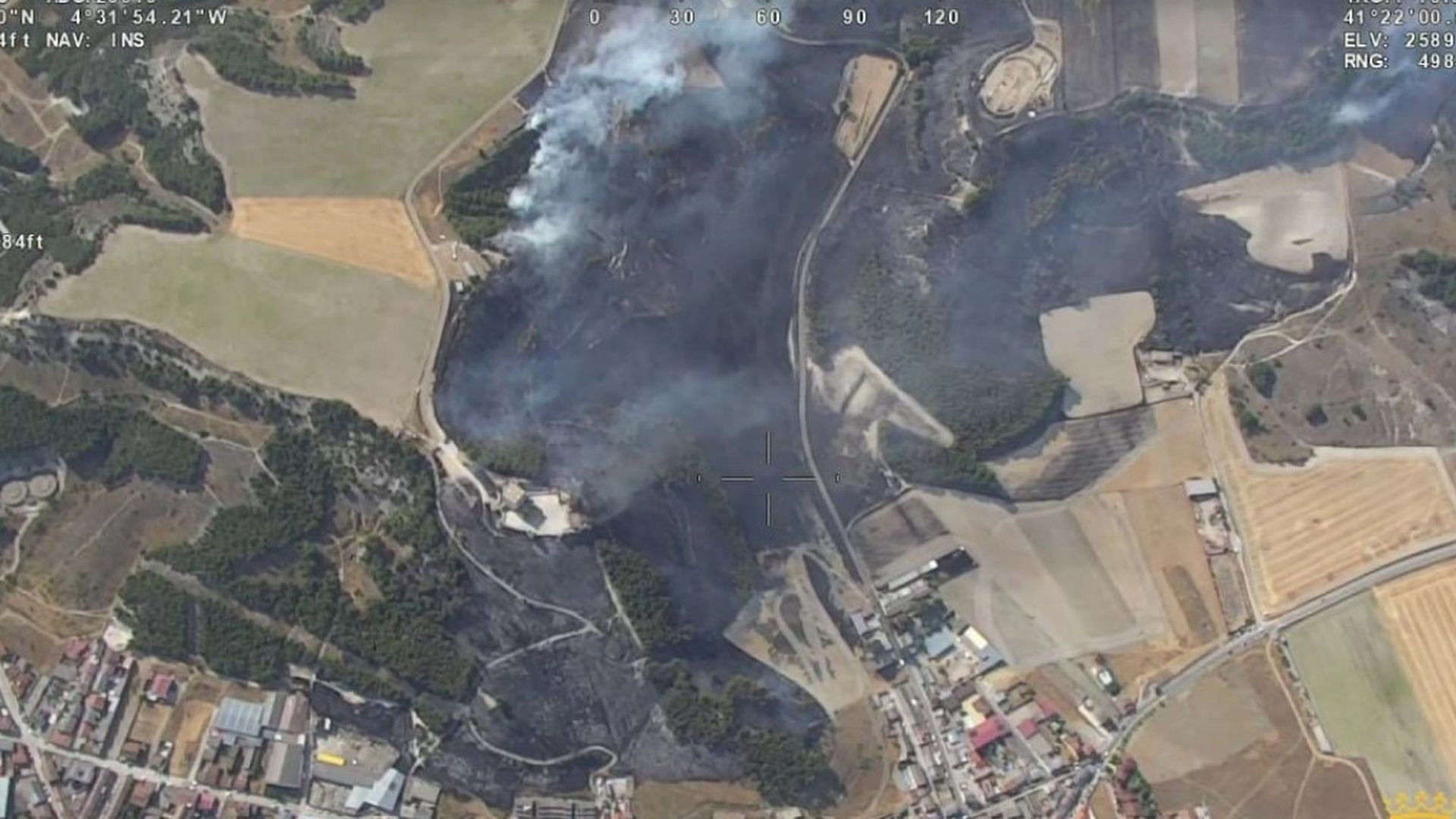 El incendio forestal próximo al castillo de Íscar avanza fuera del municipi y ya pone en riesgo a la población El incendio forestal próximo al castillo de Íscar avanza fuera del municipi y ya pone en riesgo a la población