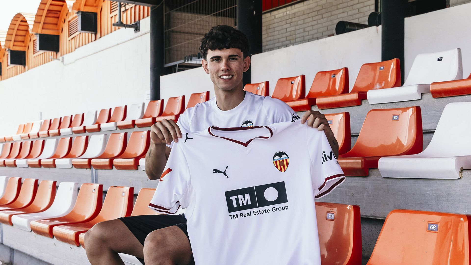 El Valencia CF renueva a Rubén Muñoz