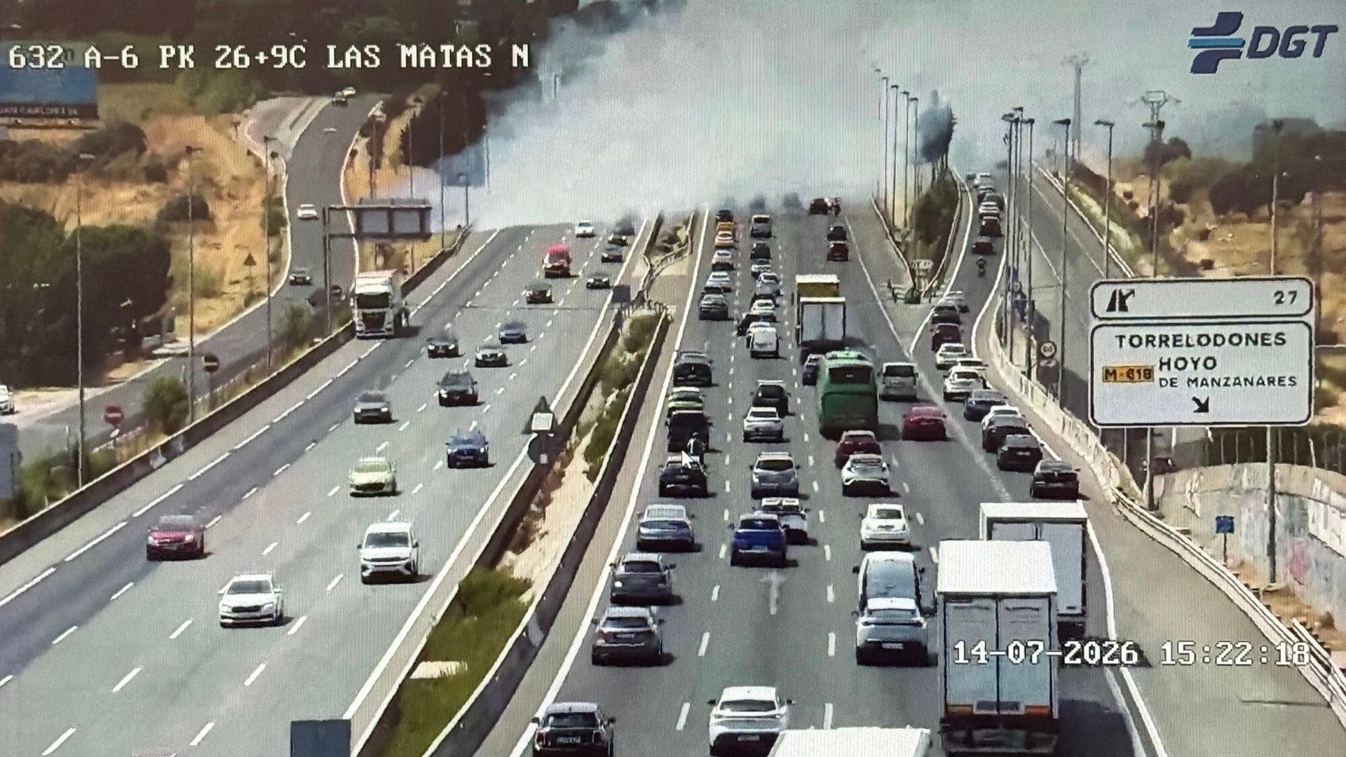EuropaPress_7664188_incendio_cuneta_carretera_a_6_altura_torrelodones EuropaPress_7664188_incendio_cuneta_carretera_a_6_altura_torrelodones