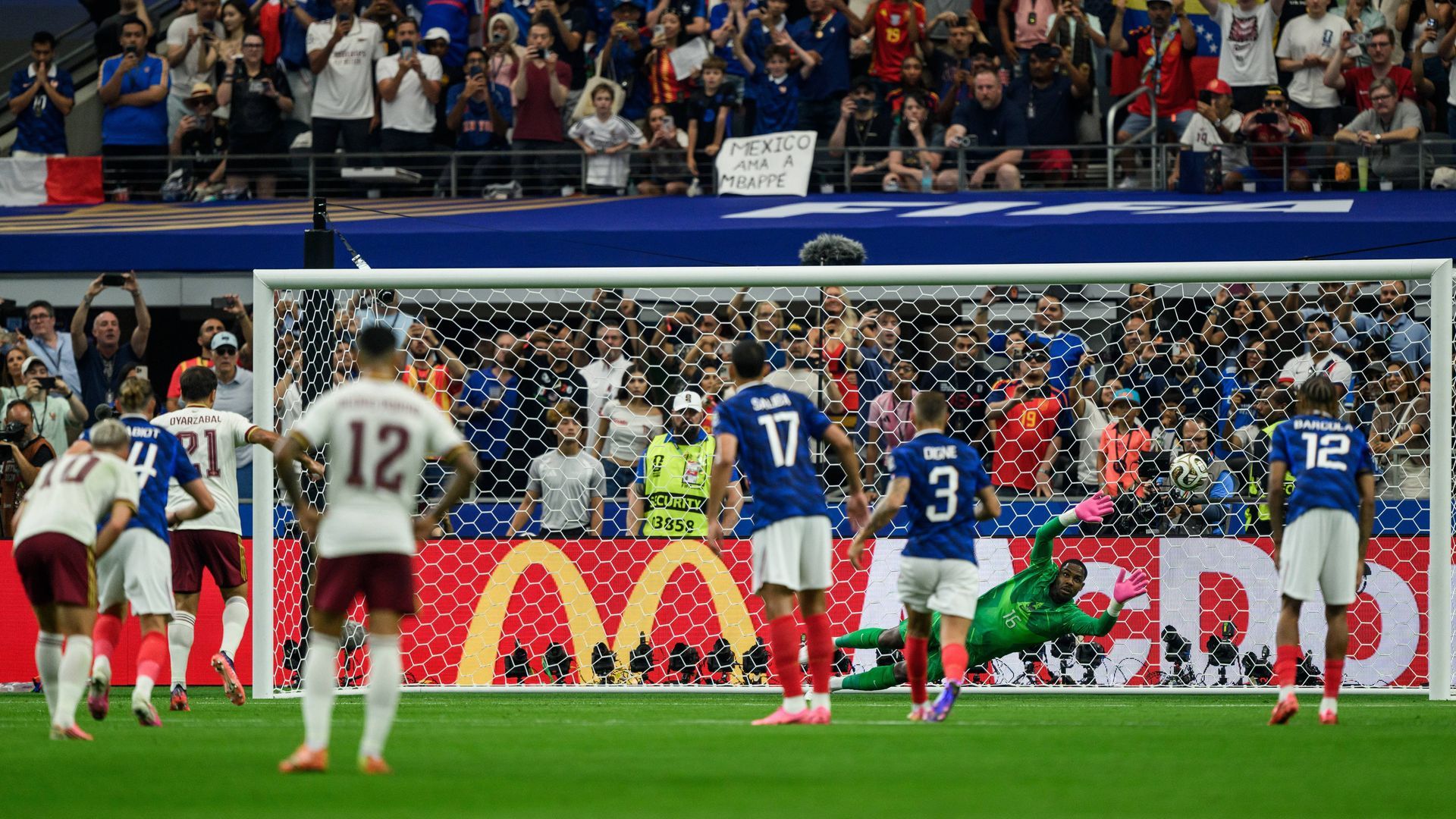 Gol de Mikel Oyarzabal en el Francia - España Gol de Mikel Oyarzabal en el Francia - España