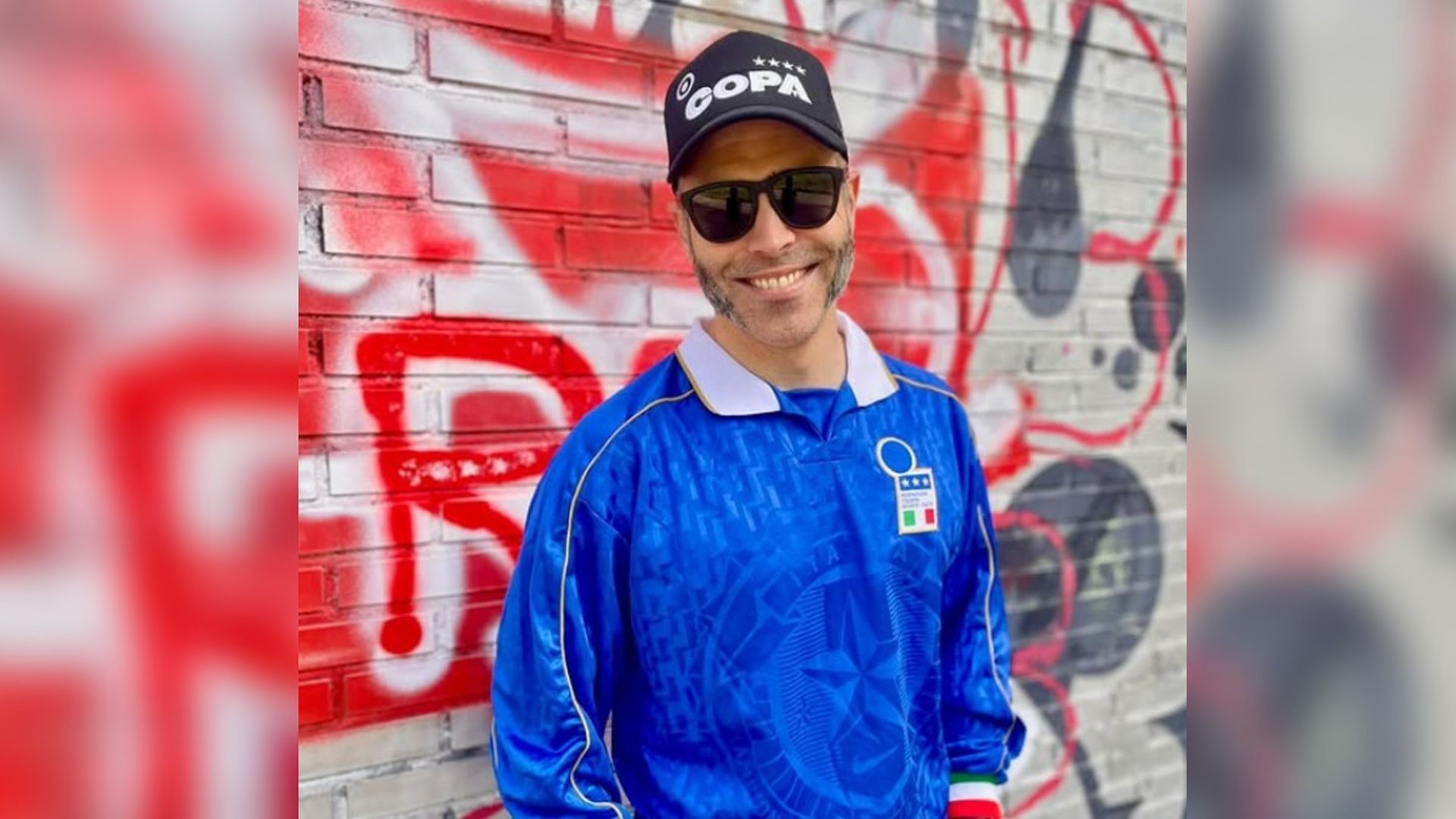 Lander con una camiseta de la selección de Italia de 1995 Lander con una camiseta de la selección de Italia de 1995