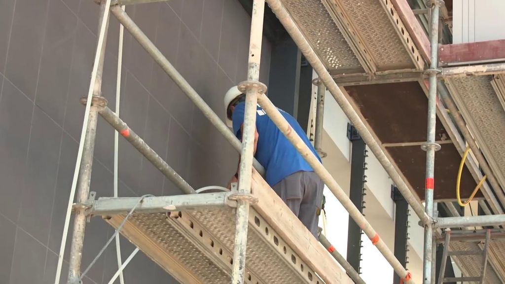 Obreros y sindicatos, en contra de rebajar a 16 años la edad para trabajar en la construcción: "Es demasiado precipitado"