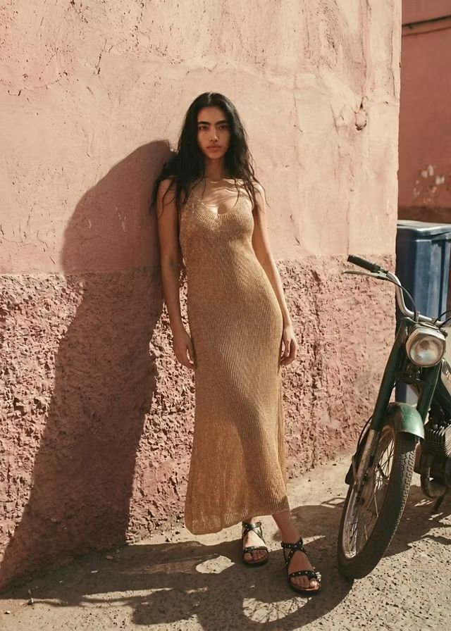 Vestido dorado de Mango
