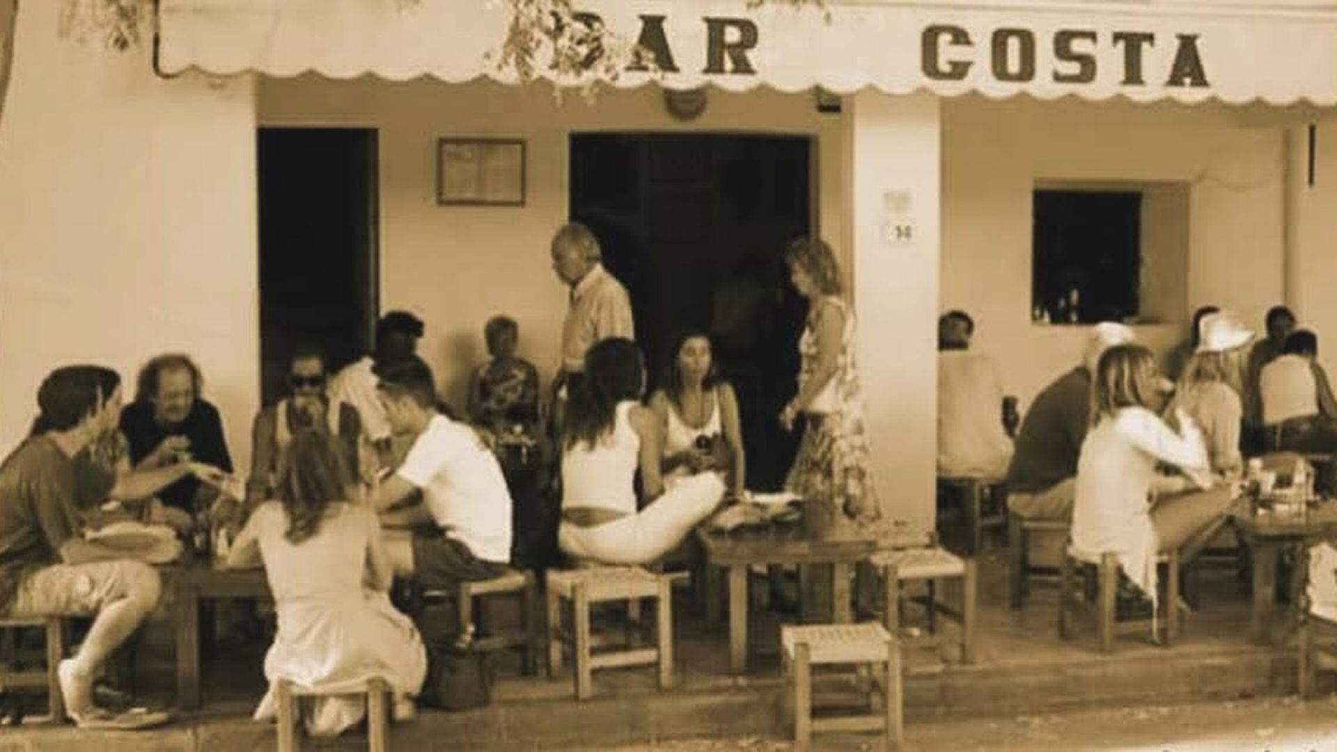 El Bar Costa fue fundado en 1963 y es famoso en todo Ibiza por sus bocadillos