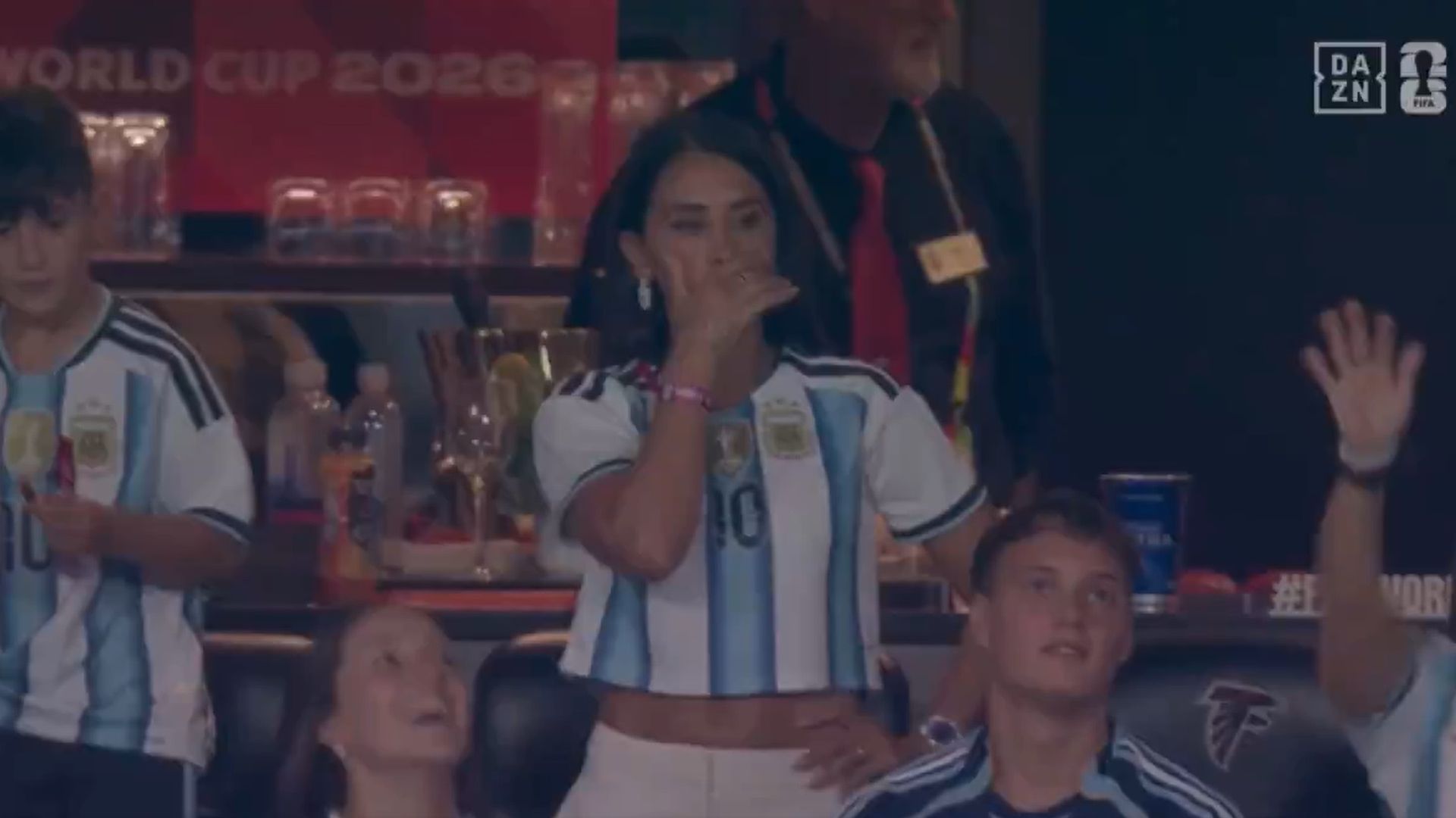 Antonella rompe a llorar tras el empate de Argentina. Antonella rompe a llorar tras el empate de Argentina.