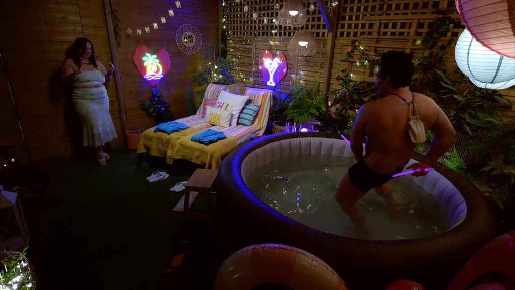 Dardo se viene arriba en el jacuzzi de ‘First Dates’: “¿A qué estás húmeda?”