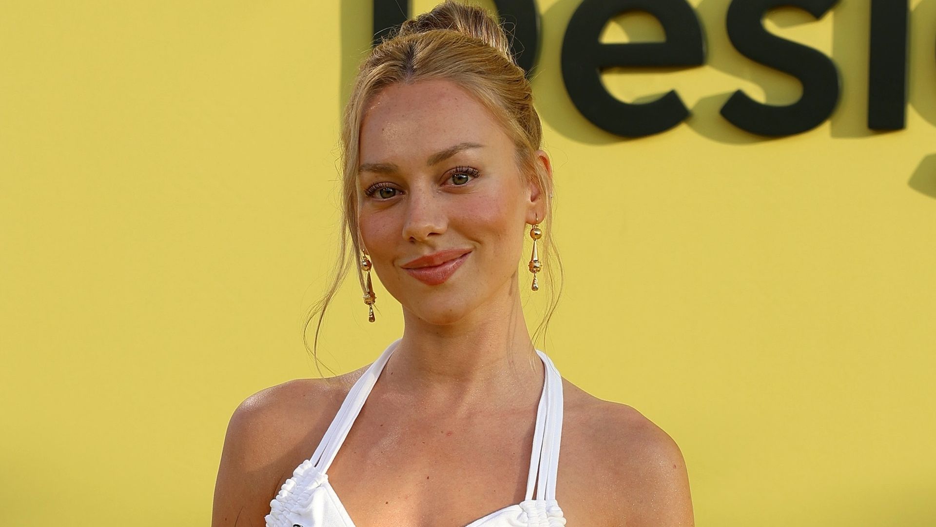Ester Expósito en un evento de Desigual