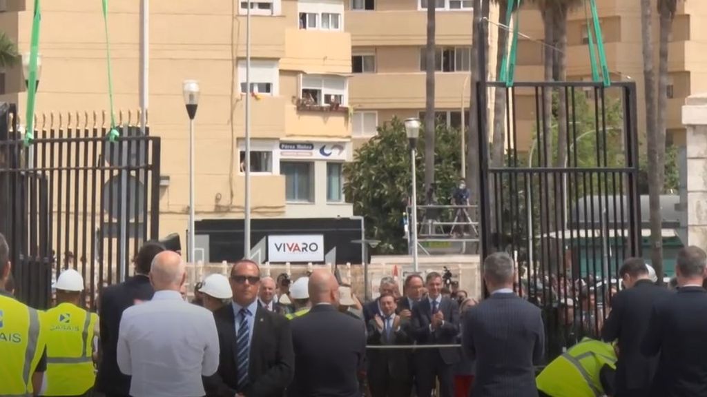 El derribo de la Verja marca un antes y un después, pero genera incertumbres: "Qué pasará con trabajadores, aduanas, mercancías e impuestos"