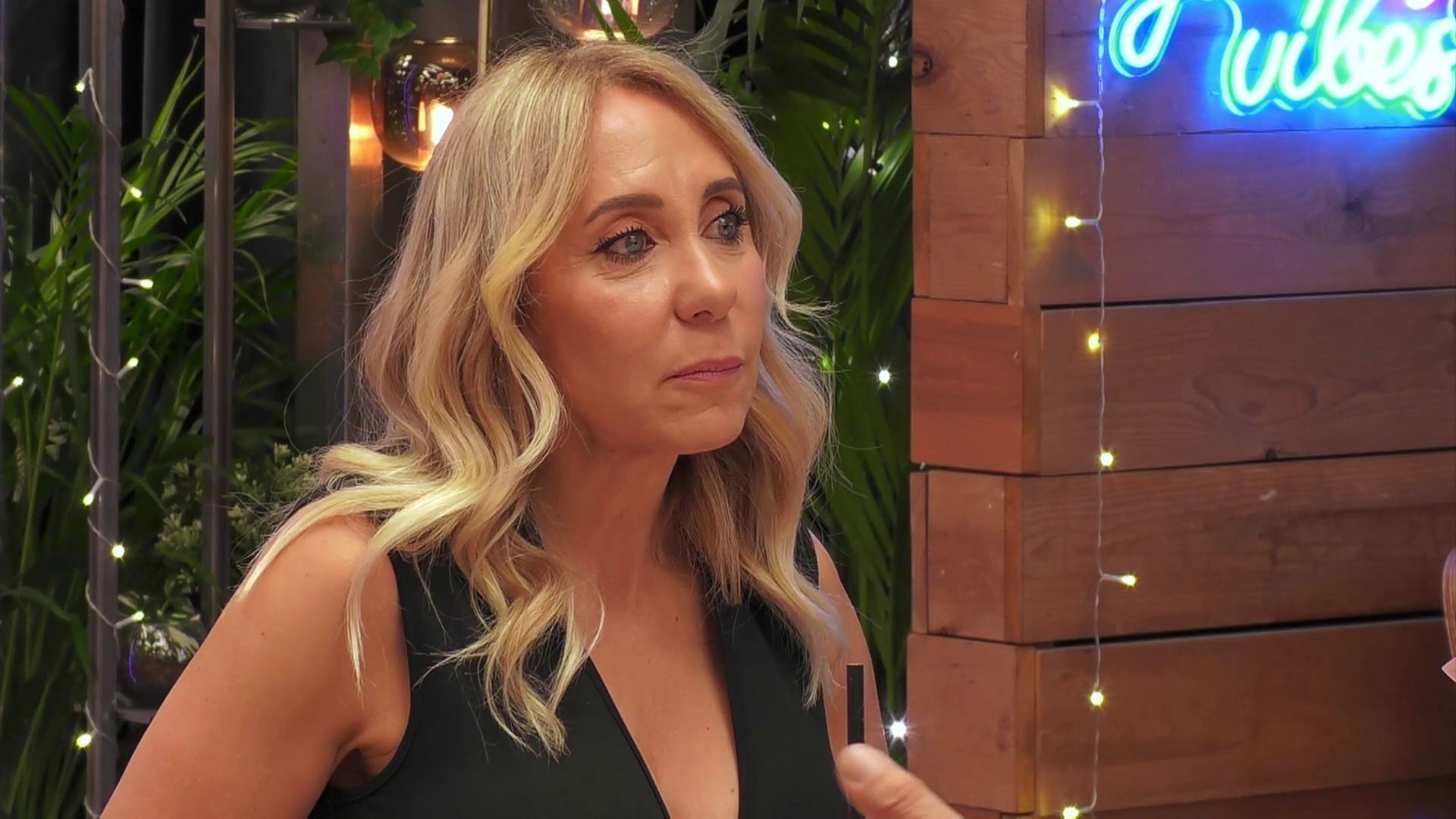 Fabiola, horrorizada al descubrir que Evaristo fuma le pide que deje el tabaco si quiere otra oportunidad