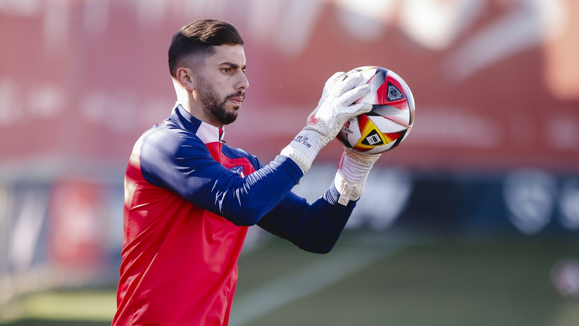 Horatiu Moldovan, en un entrenamiento con el Atlético de Madrid Horatiu Moldovan, en un entrenamiento con el Atlético de Madrid
