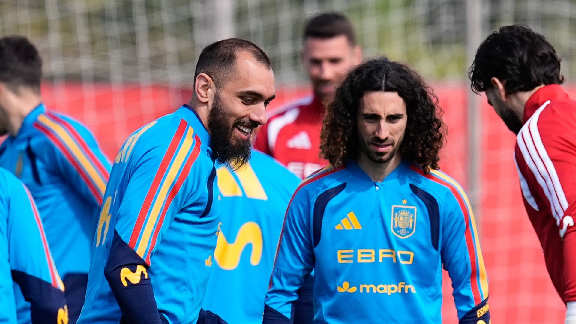 La promesa de Cucurella y Borja Iglesias que afecta a Luis de la Fuente si ganan el Mundial La promesa de Cucurella y Borja Iglesias que afecta a Luis de la Fuente si ganan el Mundial