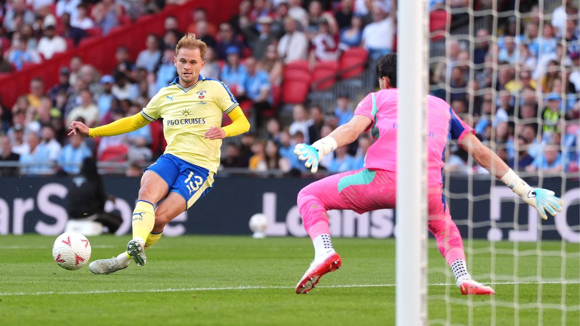 Léo Scienza marca un gol con el Southampton