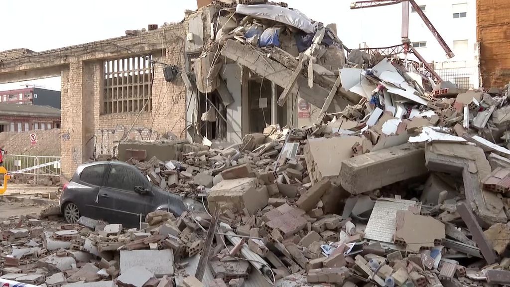 Un exceso de excavación en las obras de un solar contiguo, hipótesis del derrumbe de un edificio en Benetússer