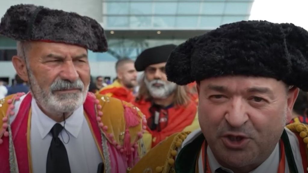 La fiesta de los españoles que vieron la victoria de España en Dallas entre toreros, bombos y flamencas: "Ha sido de otro planeta"