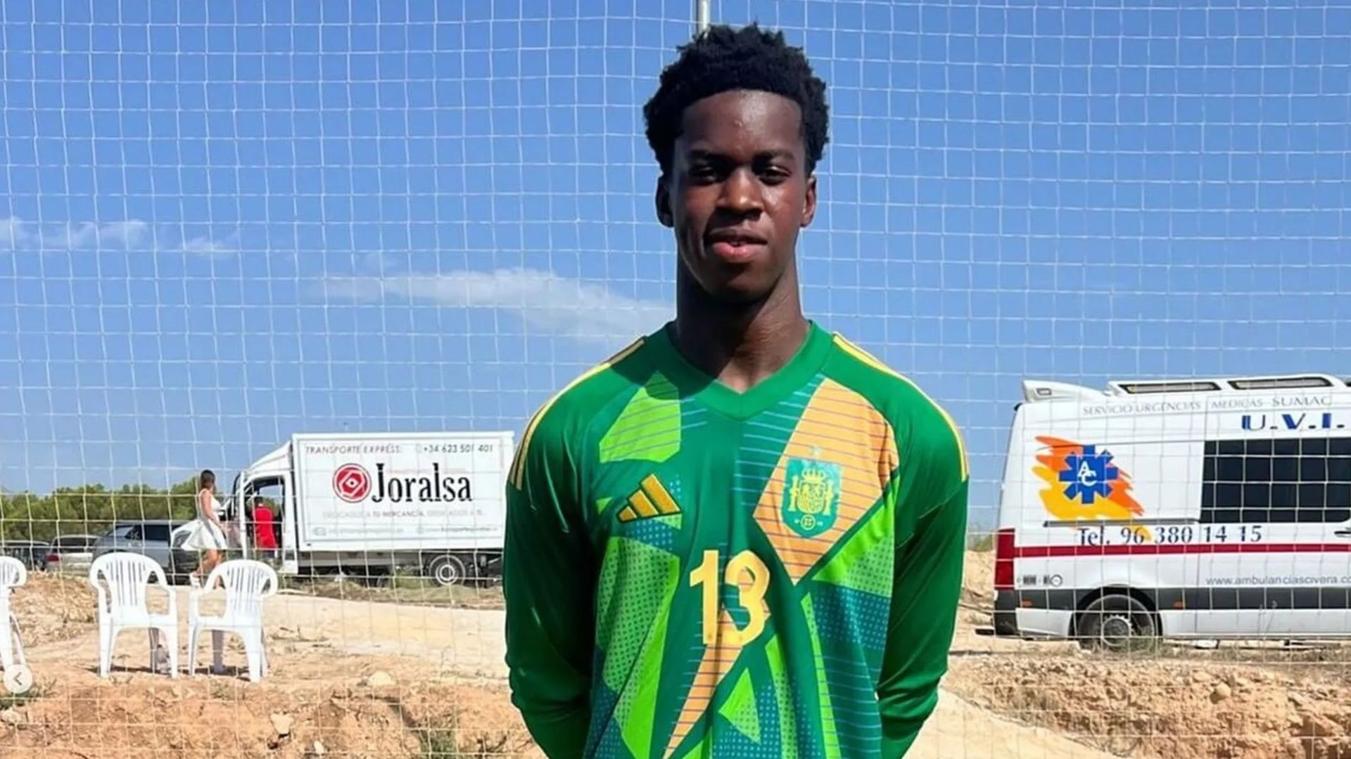 Darlington Osuchukwu, durante un partido con el Manchester United.
