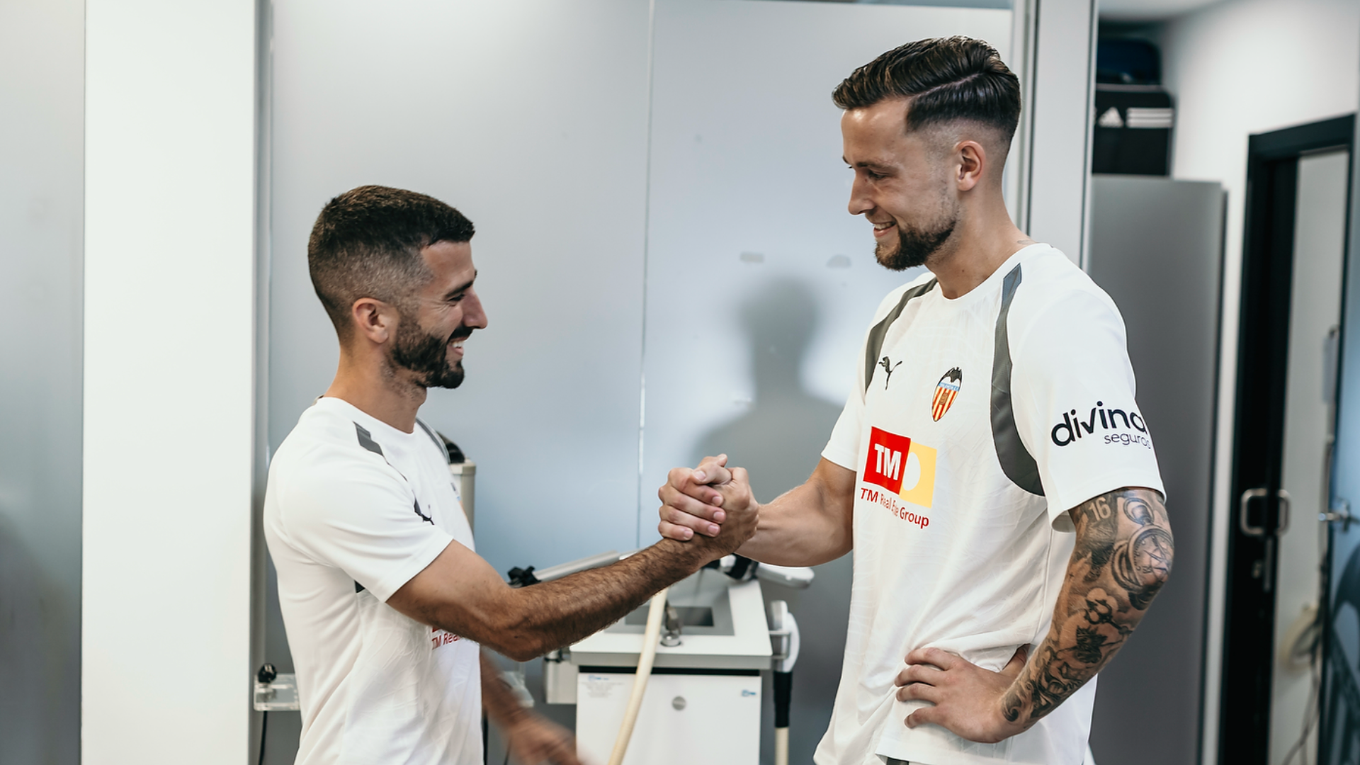 Gayà y Justin De Haas en la pretemporada del Valencia CF