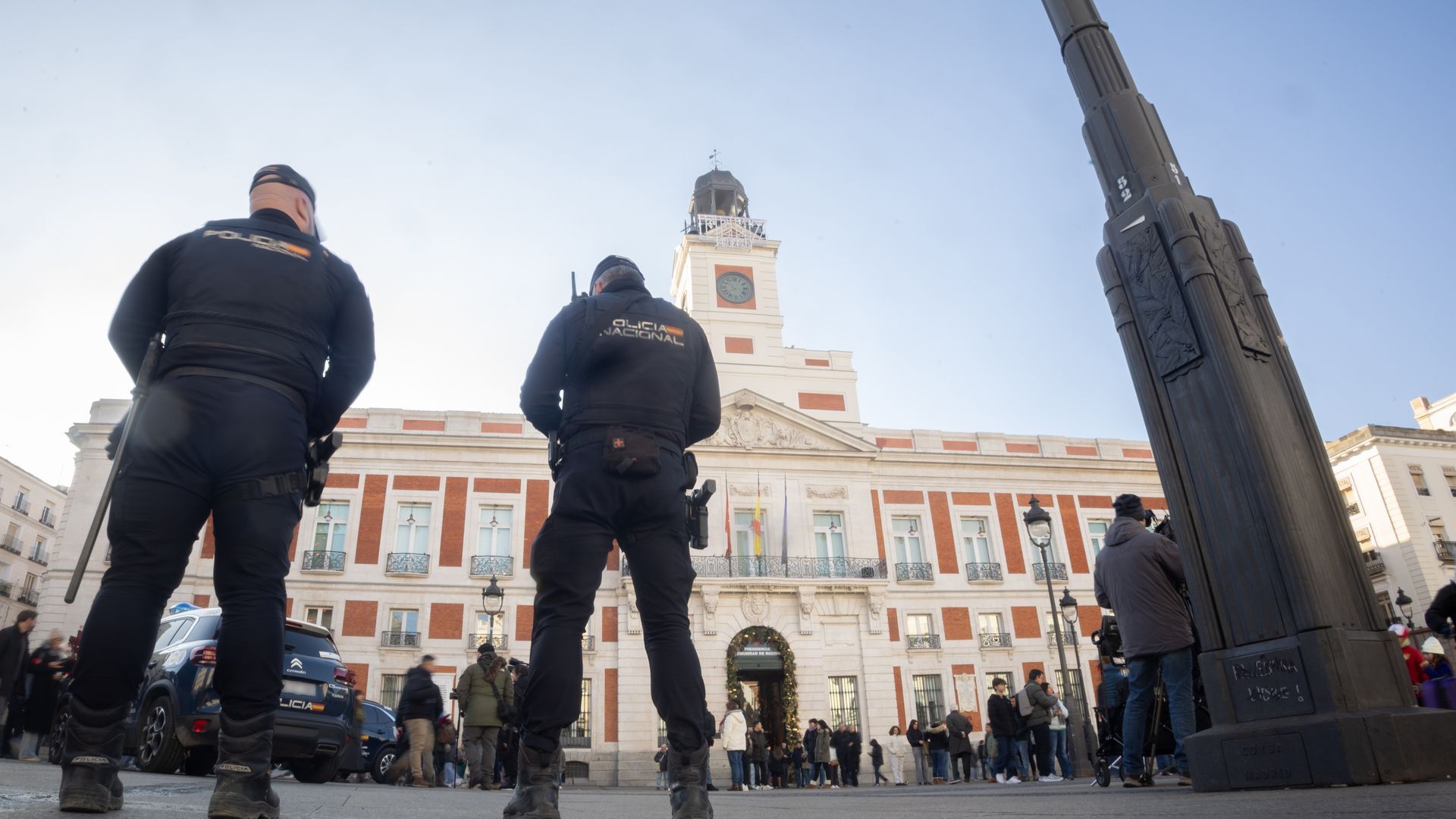 Imagen de archivo de agentes de la Policía Nacional en la Puerta del Sol de Madrid Imagen de archivo de agentes de la Policía Nacional en la Puerta del Sol de Madrid