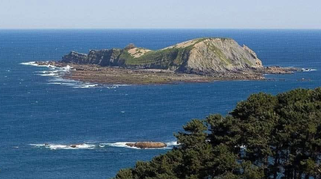 Isla de Ízaro, perteneciente a Bermeo