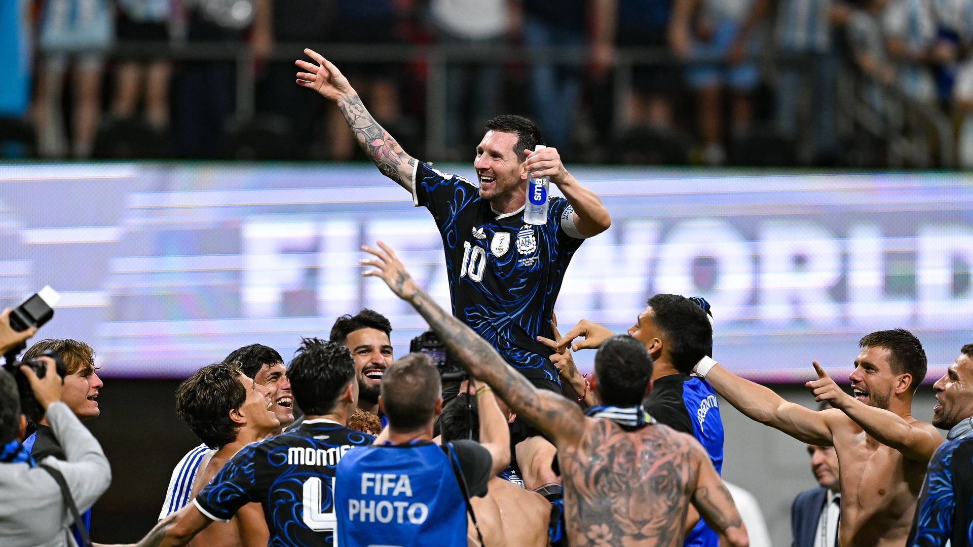Leo Messi, a hombres de sus compañeros en Argentina tras el pase a la final del Mundial