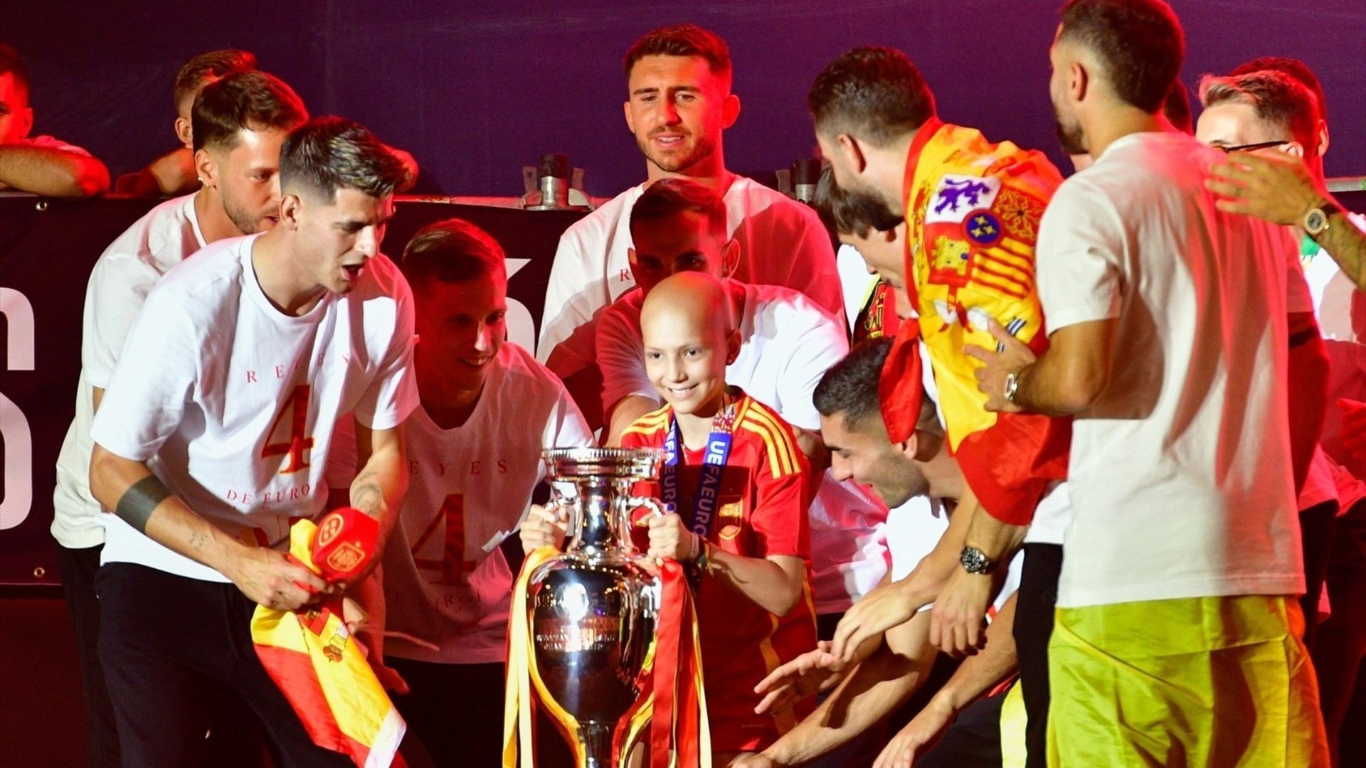 Los jugadores de la selección española junto a María Caamaño Los jugadores de la selección española junto a María Caamaño