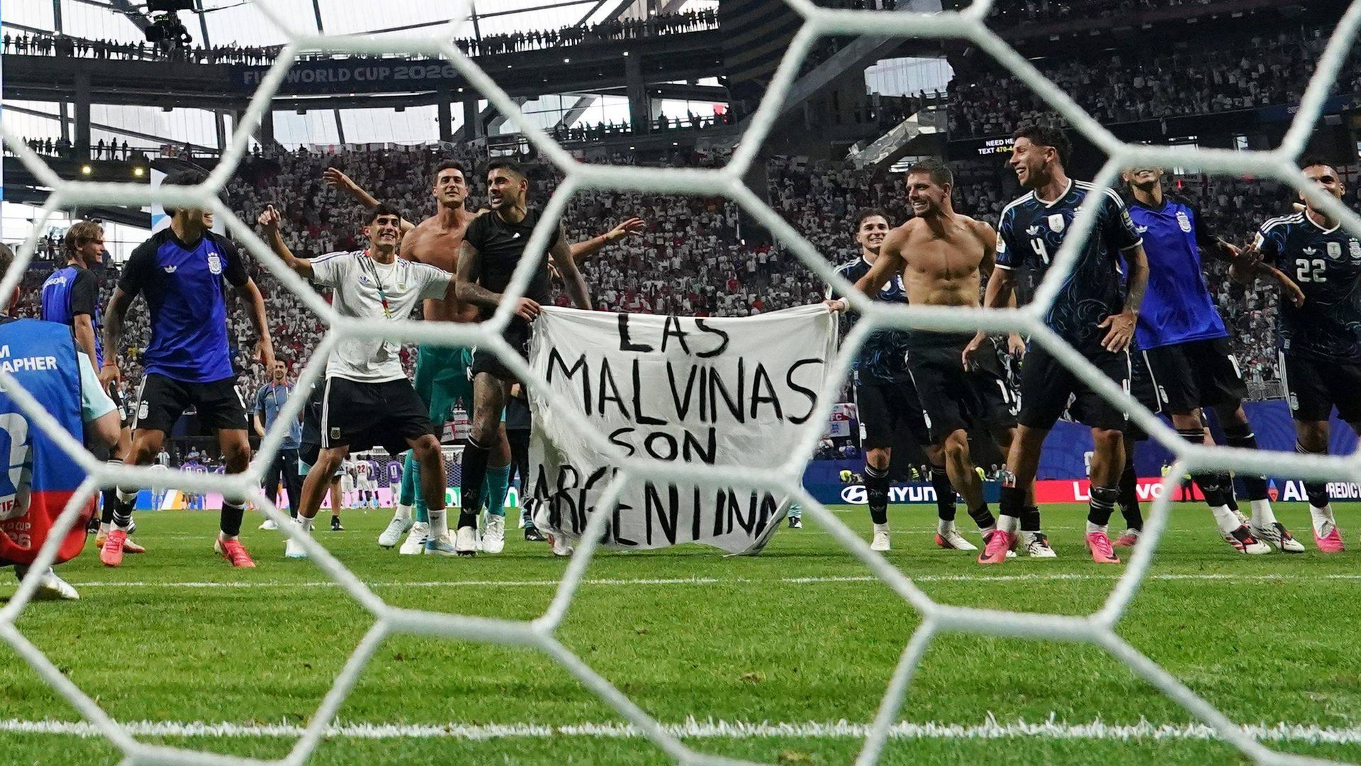 Pancarta de Argentina tras la semifinal ante Inglaterra. Pancarta de Argentina tras la semifinal ante Inglaterra.