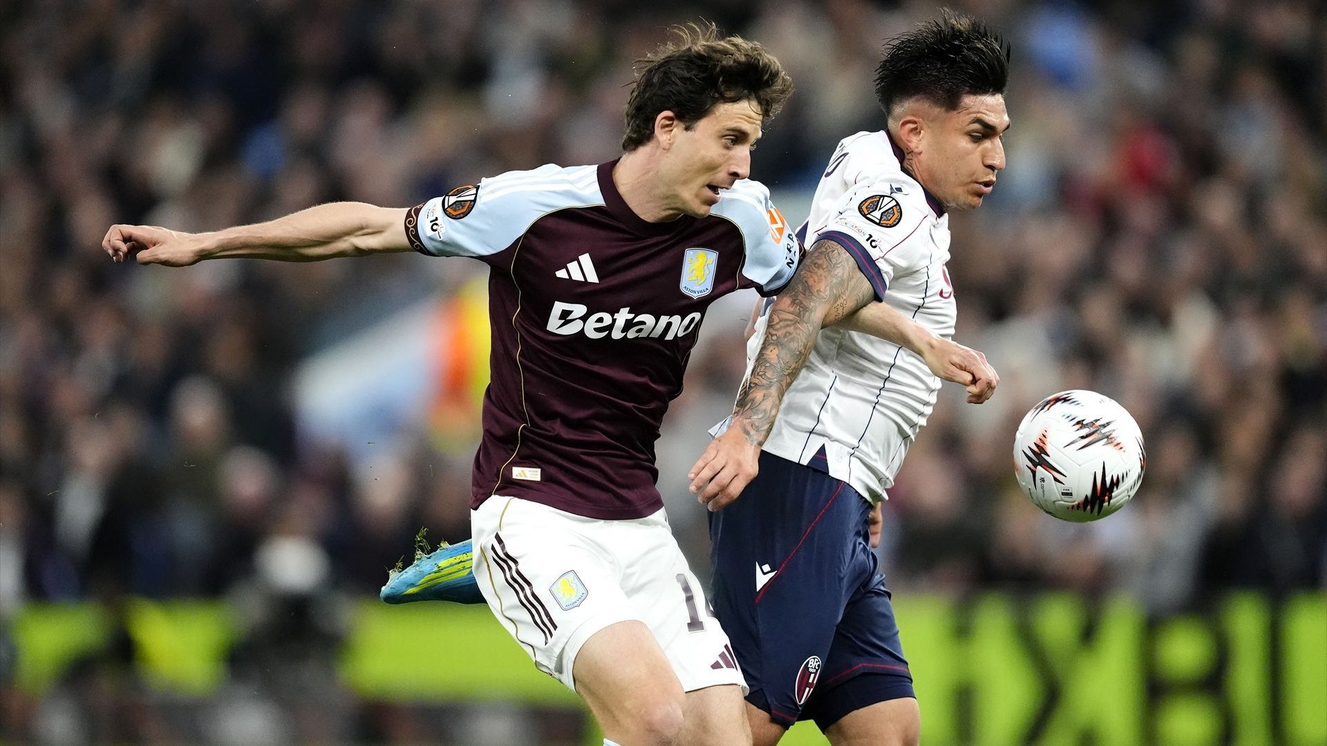 Pau Torres, en un partido del Aston Villa