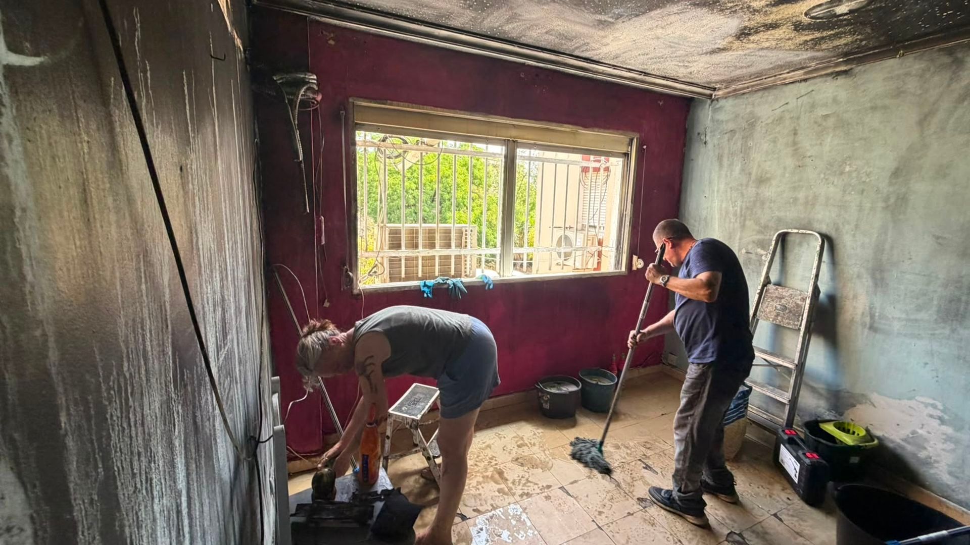 La llamada de auxilio de María, una vecina de Sevilla con 4 hijos, tras arrasar un incendio su casa: "No tenemos nada"