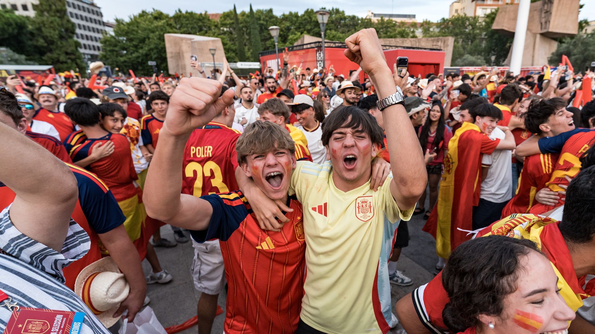 Aficionados a la selección española de fútbol durante la celebración del partido de semifinales del mundial entre España y Francia Aficionados a la selección española de fútbol durante la celebración del partido de semifinales del mundial entre España y Francia