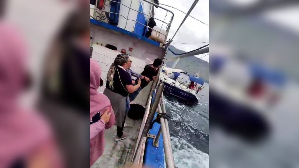 Colisionan dos embarcaciones en plena procesión del Carmen en Cariño, A Coruña