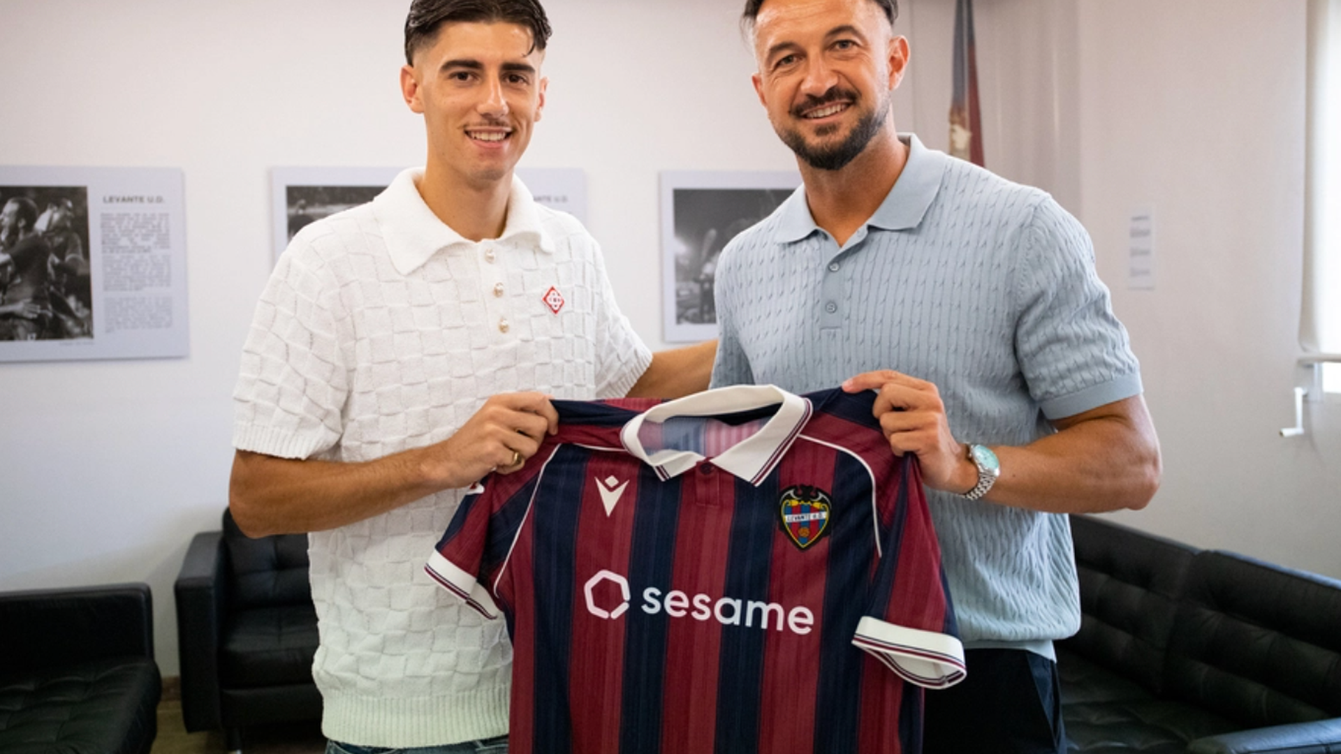 Dani Requena con Héctor Rodas, director deportivo del Levante UD
