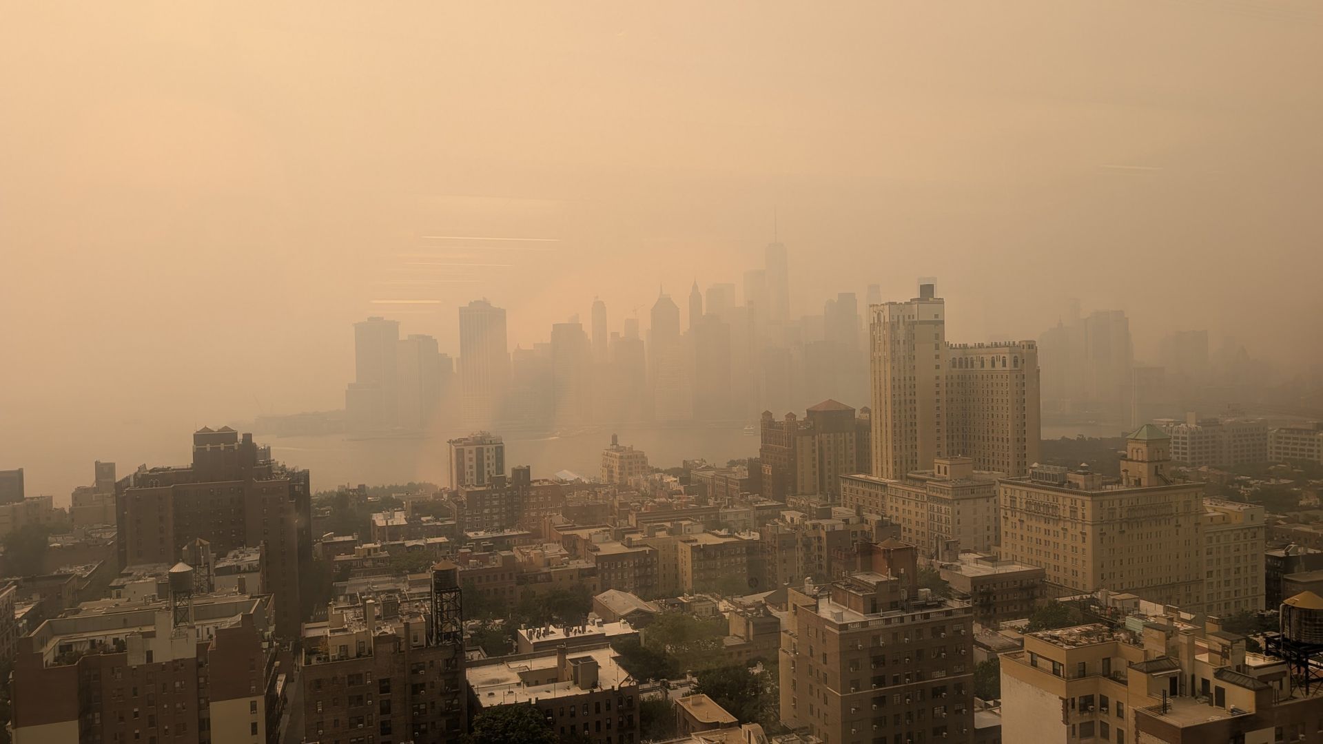 El humo de los incendios forestales en Canadá que engulle a Nueva York El humo de los incendios forestales en Canadá que engulle a Nueva York