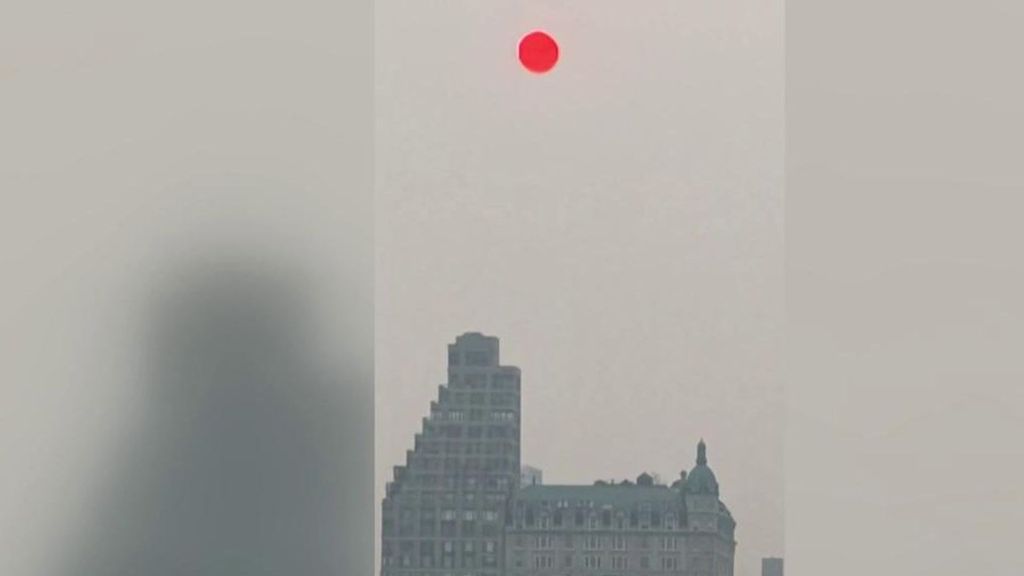El humo de Nueva York pone en vilo la final del Mundial, y su luna roja ya se ve como una premonición