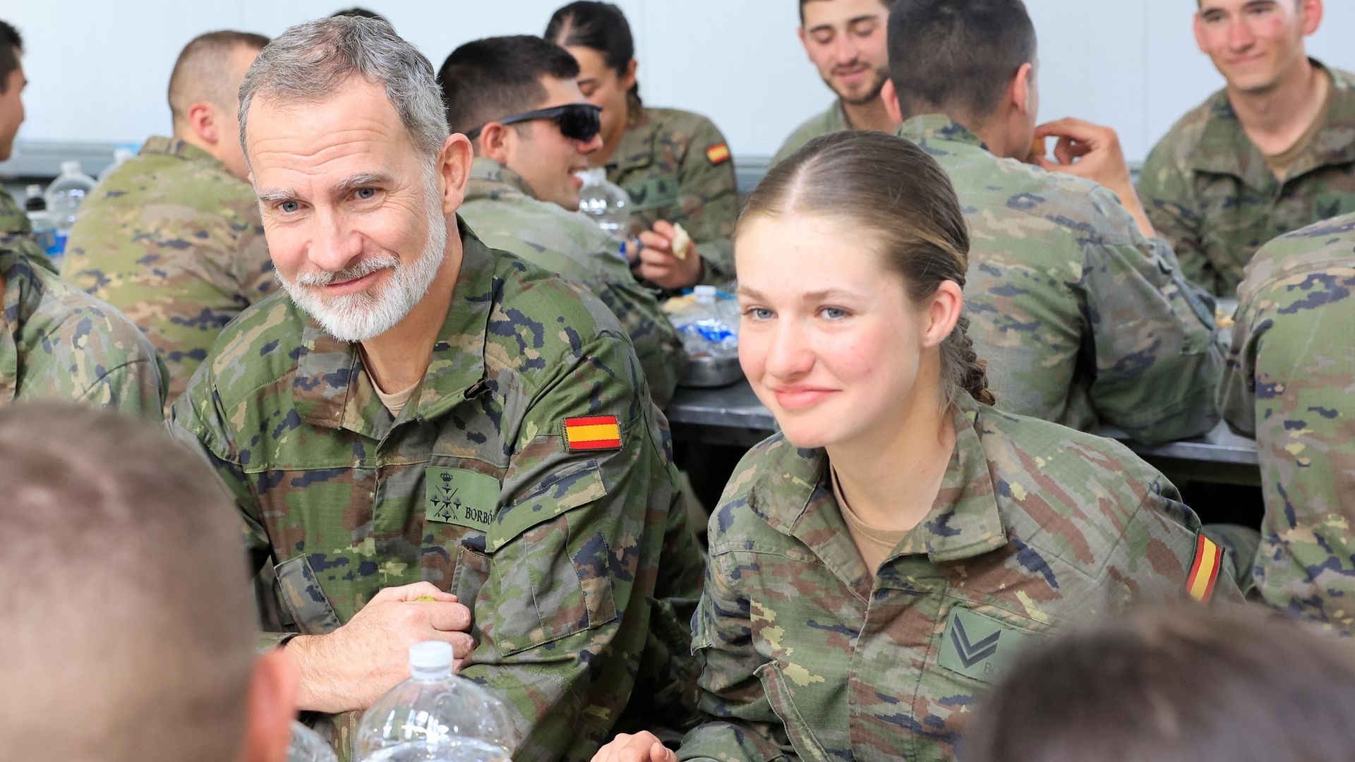 El rey Felipe VI y la princesa Leonor en la Academia Militar de Zaragoza El rey Felipe VI y la princesa Leonor en la Academia Militar de Zaragoza