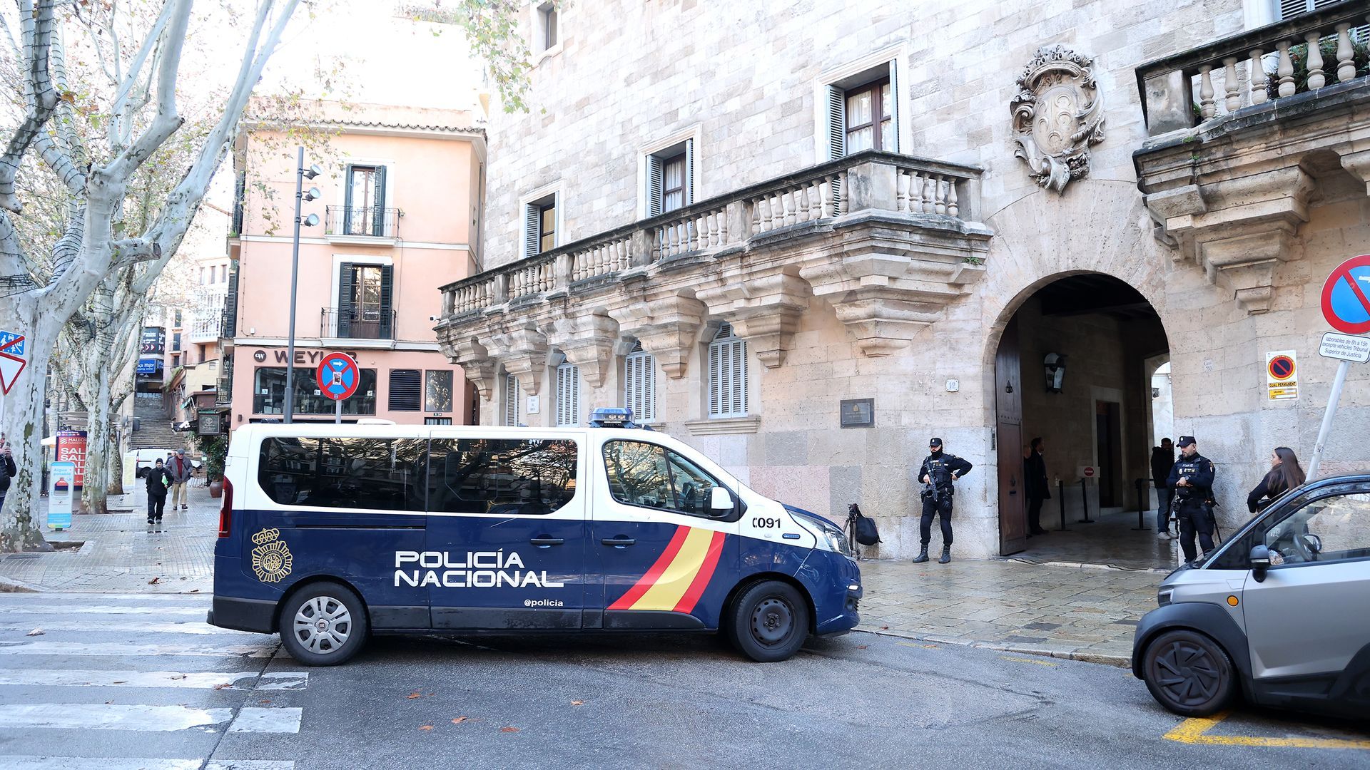 EuropaPress_6459190_furgon_policia_nacional_llega_audiencia_provincial_baleares_17_enero_2025 EuropaPress_6459190_furgon_policia_nacional_llega_audiencia_provincial_baleares_17_enero_2025