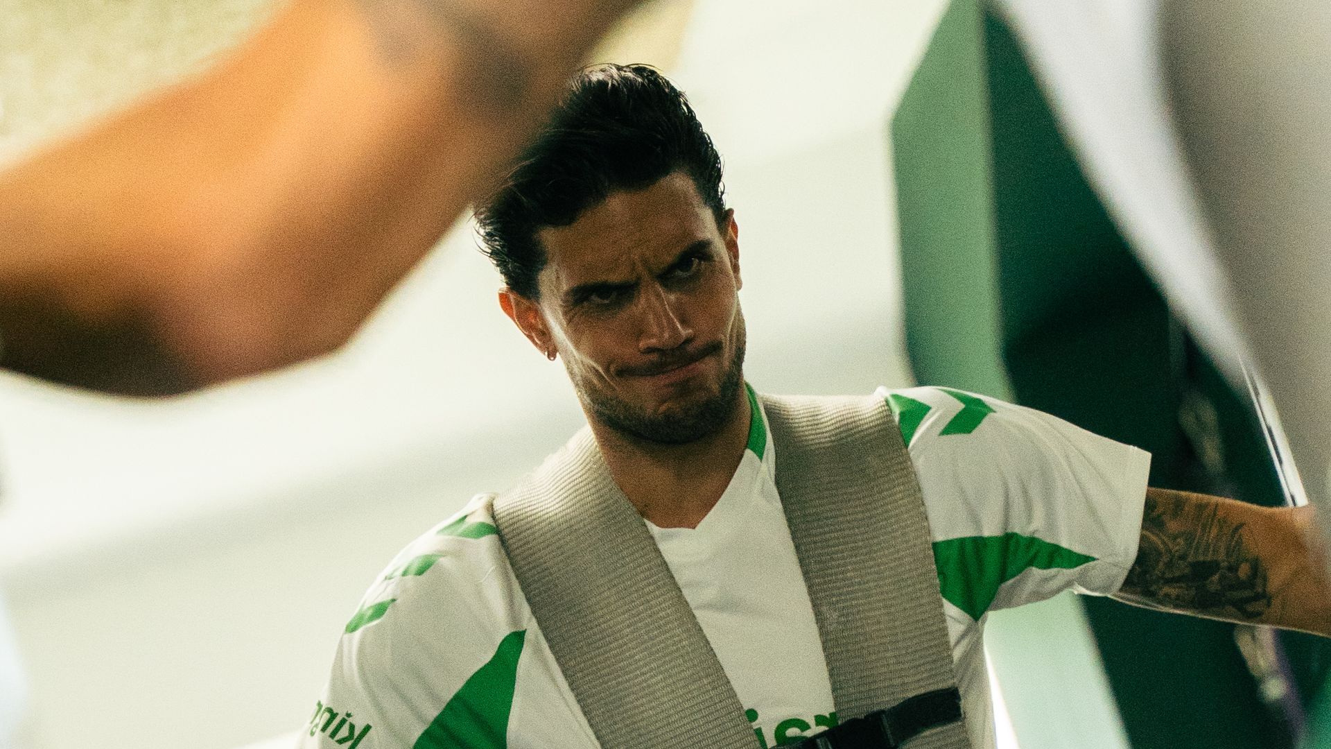 Marc Bartra en los reconocimientos del Betis Marc Bartra en los reconocimientos del Betis