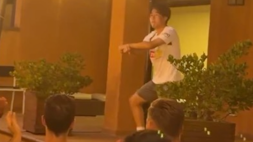 Sato baila en la pretemporada