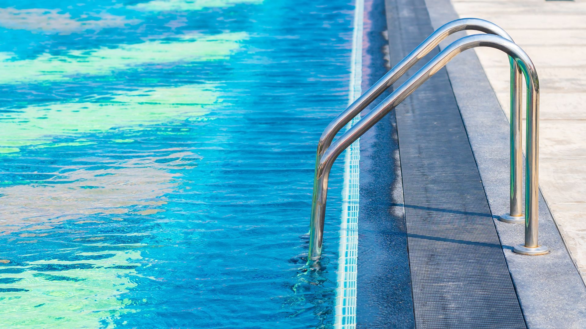 Una piscina Una piscina